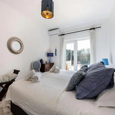 Splendid 6 Bedrooms Casa Sacha Marias Short Drive * Карвоейру